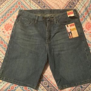 Brand new pair of wrangler shorts